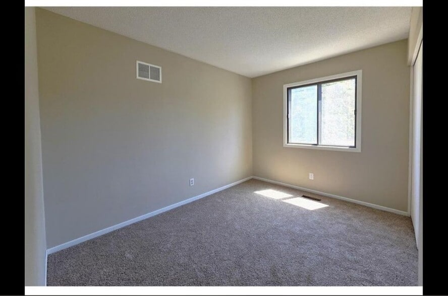 Building Photo - 4710 Lenore Ln