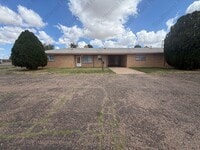 Building Photo - Spacious 2 Bedroom 1 bath duplex
