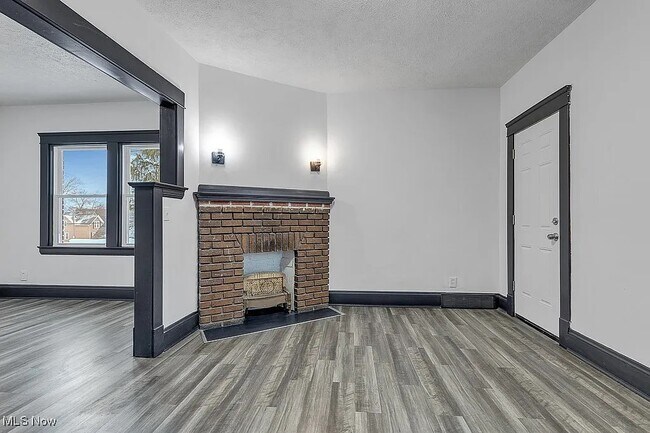 Primary Photo - 1064 E 78th St