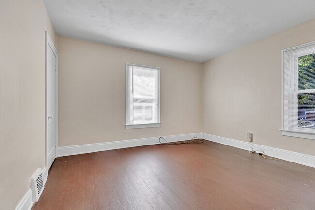 Building Photo - 3250 Berkshire Rd