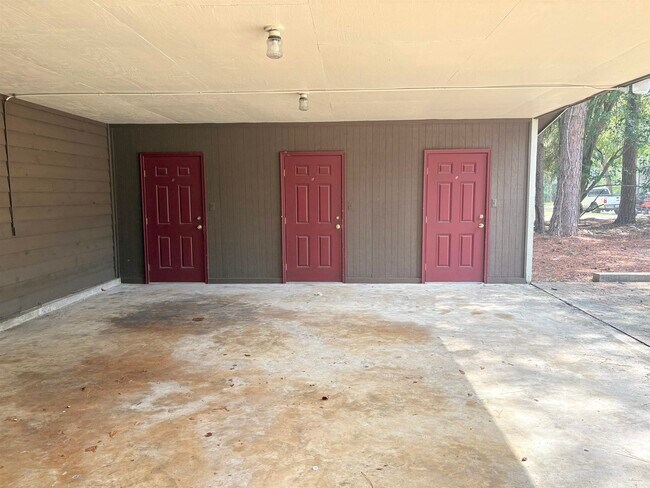 Building Photo - 3701 Donovan Dr