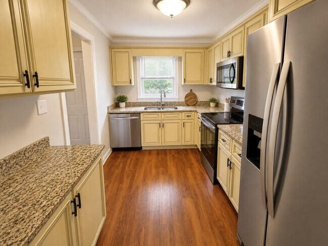 Building Photo - NOW LEASING FOR AUGUST 7TH 2026! 1/2 DEPOSIT SPECIAL