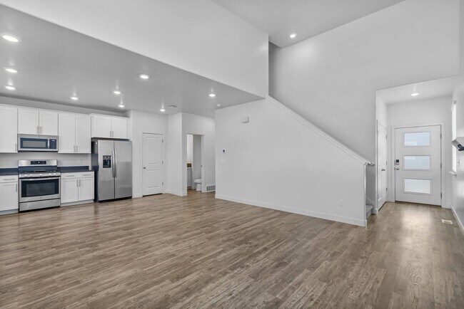 Building Photo - Stunning Row End Townhome In Great Location!