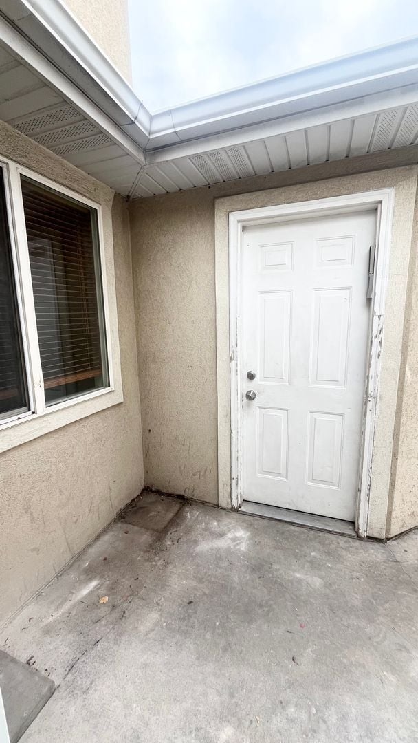 Building Photo - 4 bedroom/2.5 bathroom Townhome in West Jordan!