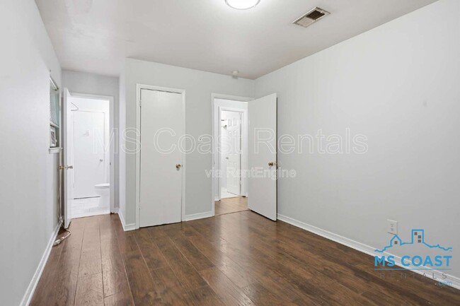 Building Photo - 1601 Lewis Ave