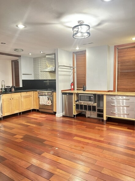 Kitchen/Dining - 118 Bates St NW