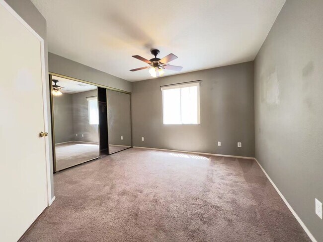 Building Photo - Nice Condo