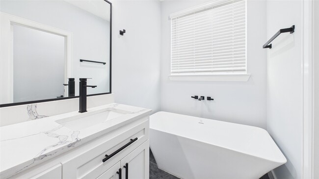 Building Photo - 3413 Daphne St