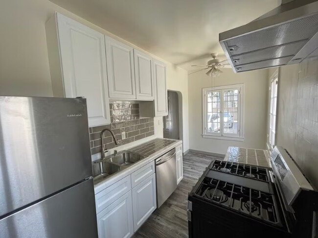 Building Photo - 8714 W Olympic Blvd