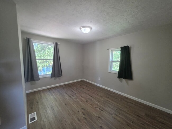Building Photo - 454 Kling St