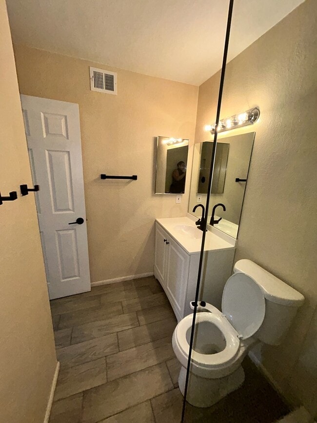 Building Photo - Beautifully Updated 3-Bed, 2-Bath Home in ...