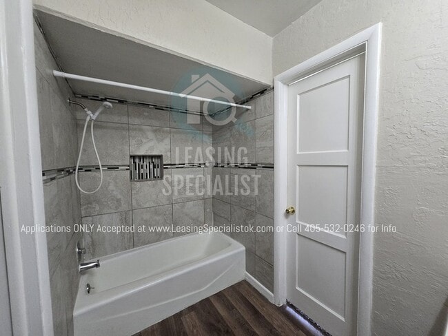 Building Photo - Charming Del City 4 Bed 2 bath!