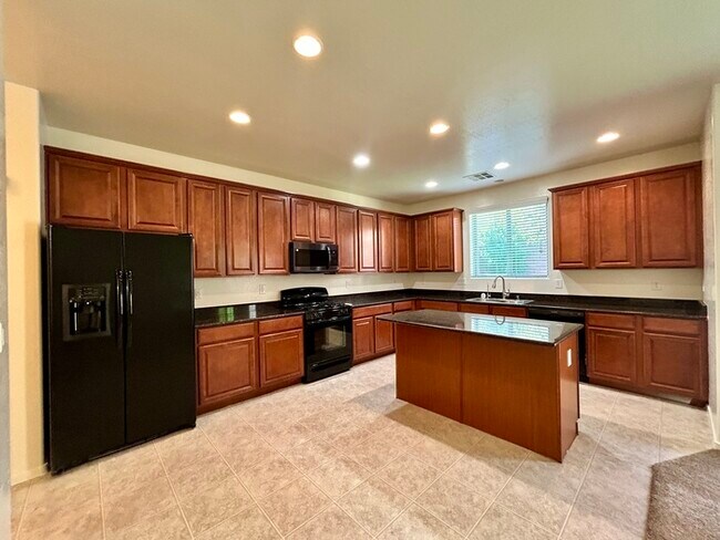 Building Photo - Carry Over Showing: This property has been...