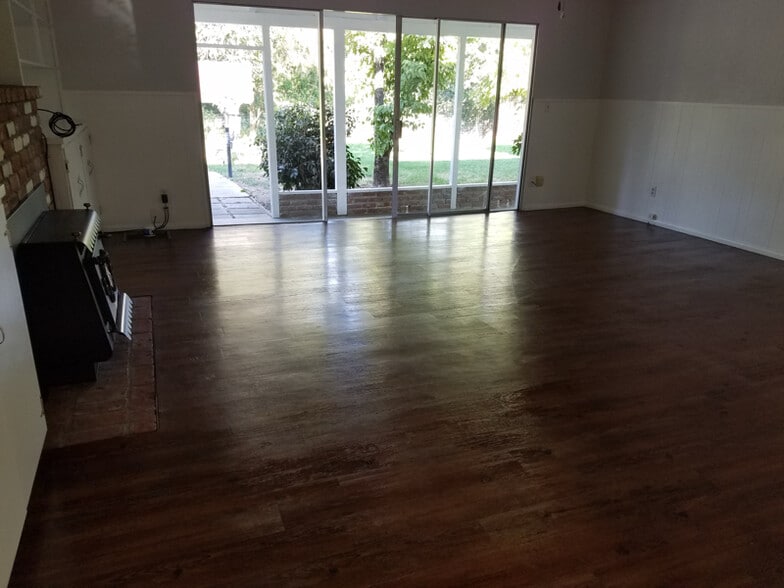 Building Photo - 220 Sherman Dr