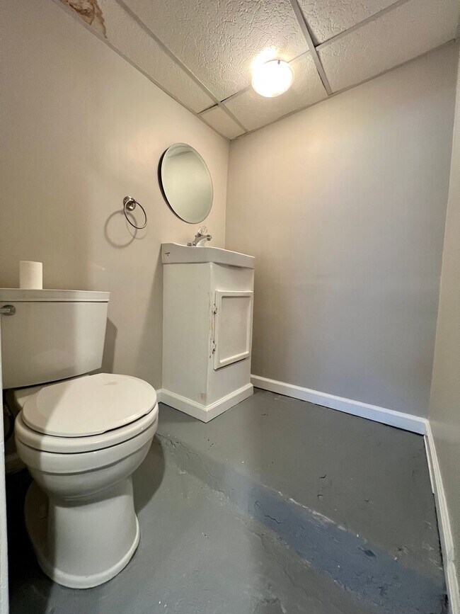 Building Photo - Gorgeous 3-Bedroom Townhome in Juniata! Available NOW!