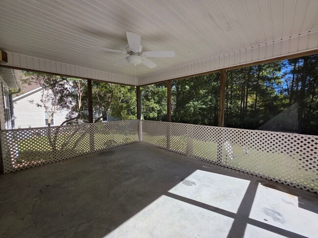 Building Photo - 345 Farina Dr