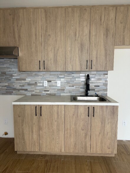 Building Photo - 825 W Colden Ave