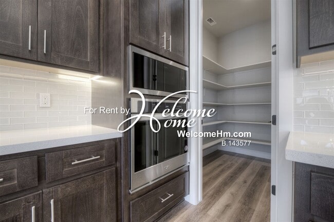 Building Photo - 262 Commodore Dr