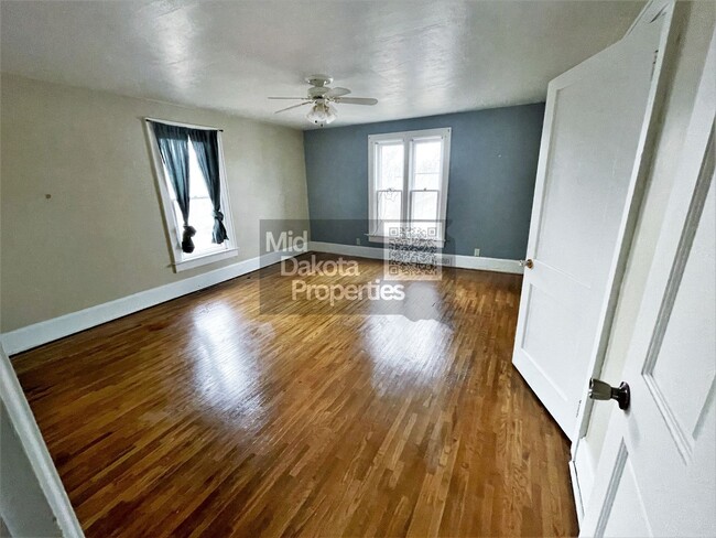 Building Photo - 517 N Duff St
