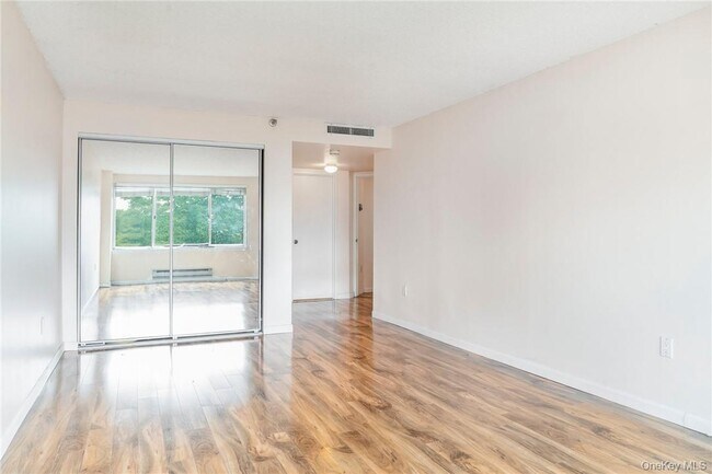 Building Photo - 10 Stewart Pl