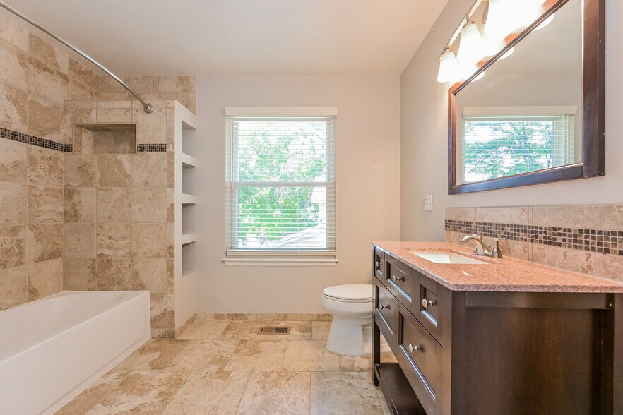 Building Photo - 645 S Joplin St