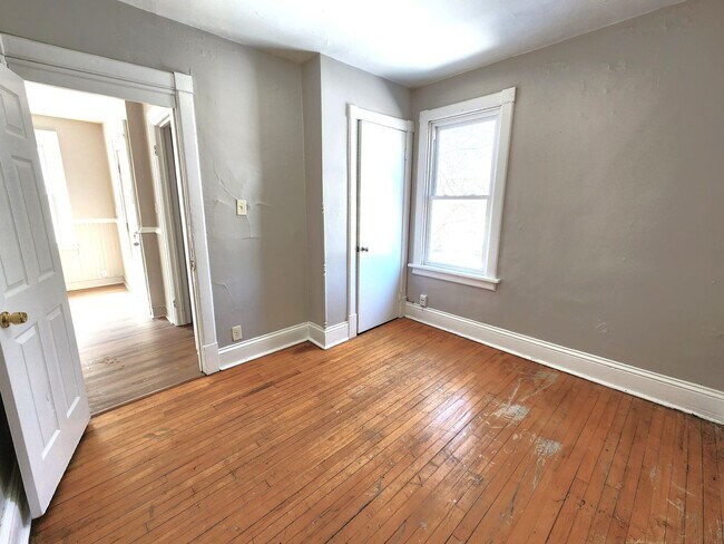 Building Photo - ENTEGJ - 3027-3029 N Holton Ave