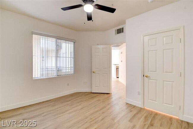 Building Photo - **Charming 2 Bdrm/2 Bath Remodeled Condo in Desirable SouthWest**