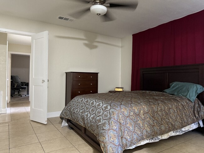 Building Photo - 1906 N 60th St