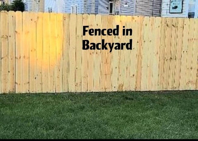 Backyard fence - 414 Taunton Pl