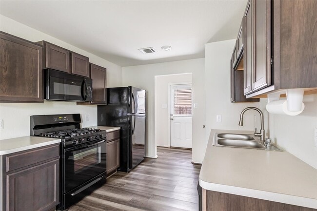 Building Photo - 5858 Rosehill Forest Ln