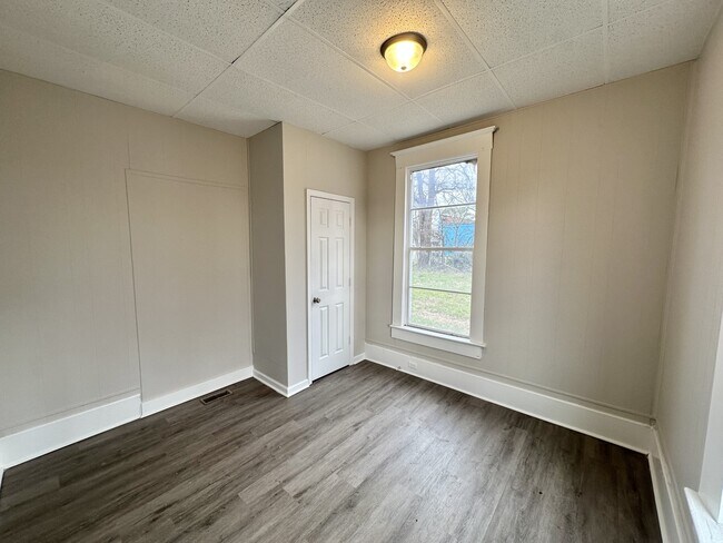 Building Photo - 811 17th St SW