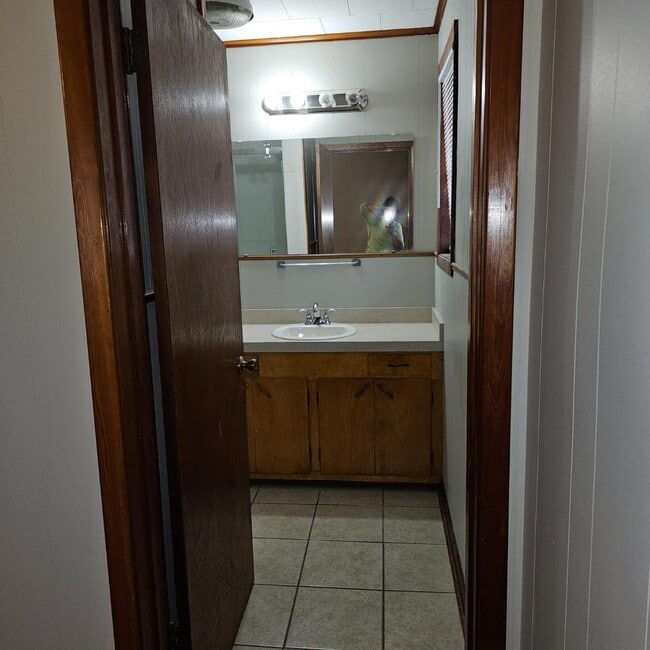 Building Photo - 1123 W Camellia Dr