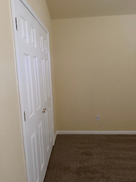 Building Photo - 3826 Silver Hawk Dr
