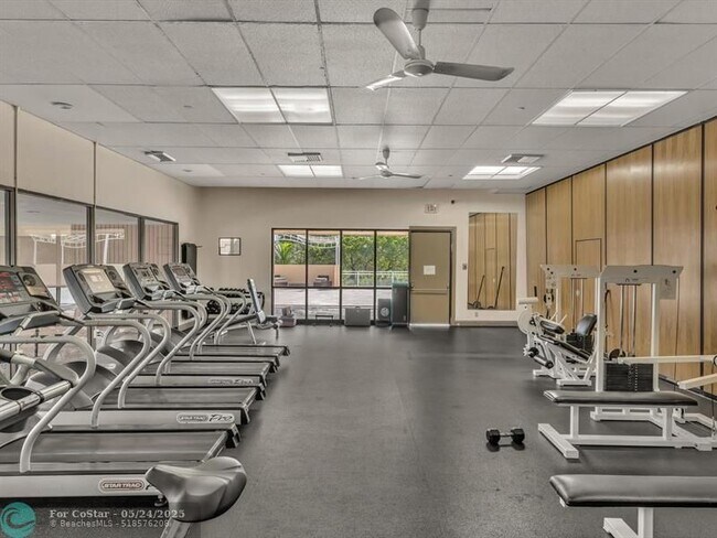 Building Photo - 20379 W Country Club Dr