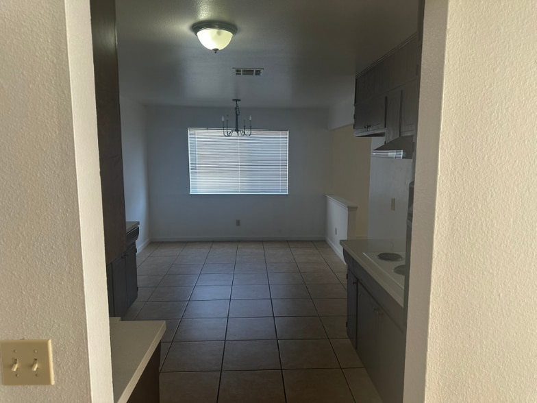 Building Photo - 2440 Stanfield Dr