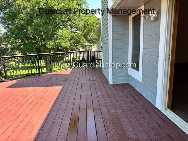 Building Photo - Eagan Single Family Home, 3 Car Garage, La...