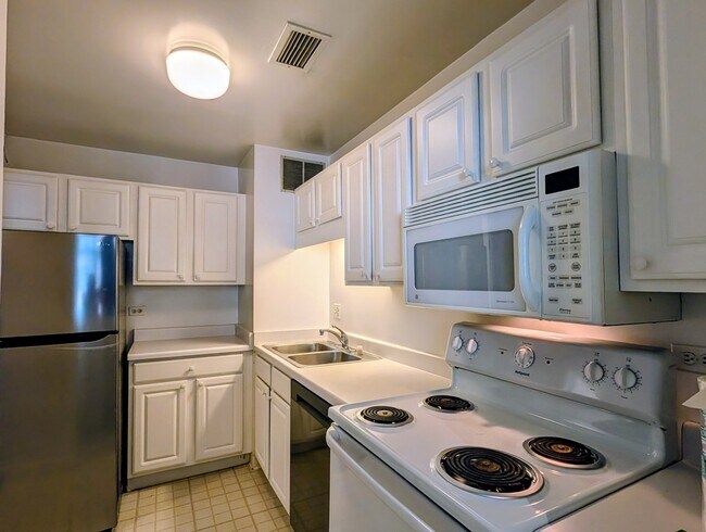 Building Photo - 211 E Ohio St