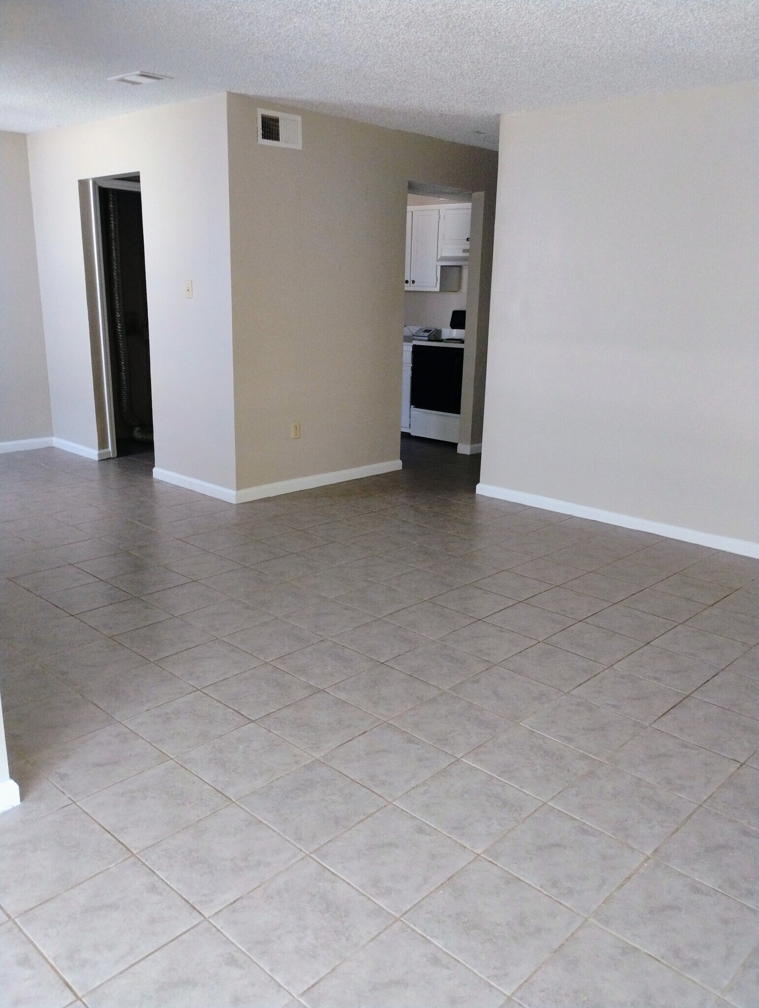 Building Photo - 1714 Cedar Lake Dr