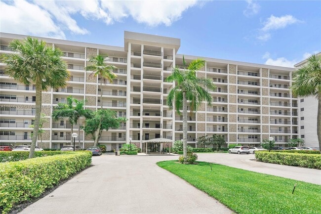 Primary Photo - 3150 N Palm Aire Dr