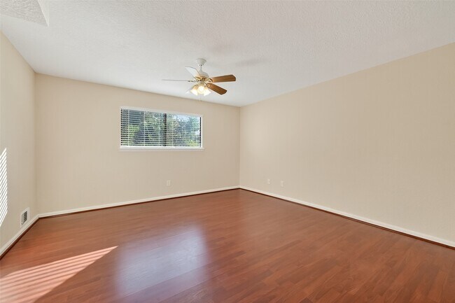 Building Photo - 1698 Creekside Dr