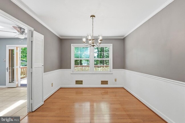 Building Photo - 8609 Woodview Dr