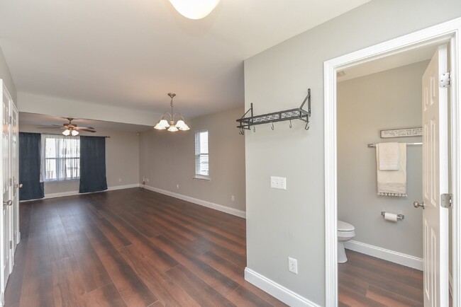 Building Photo - Beautiful 3BR/2.5BA in North Nashville!