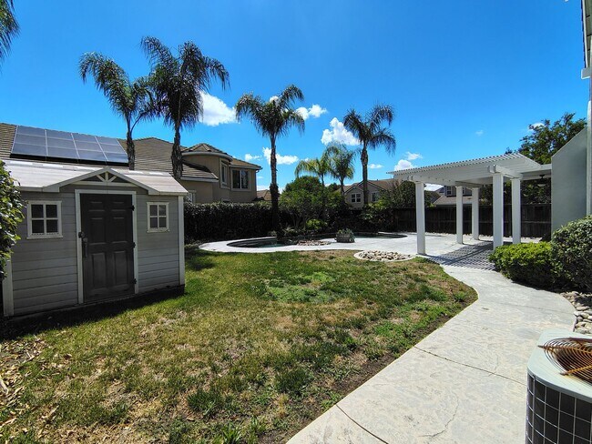 Building Photo - 13606 Brook Way