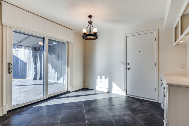Building Photo - Charming Custom Duplex in Prestigious Pres...