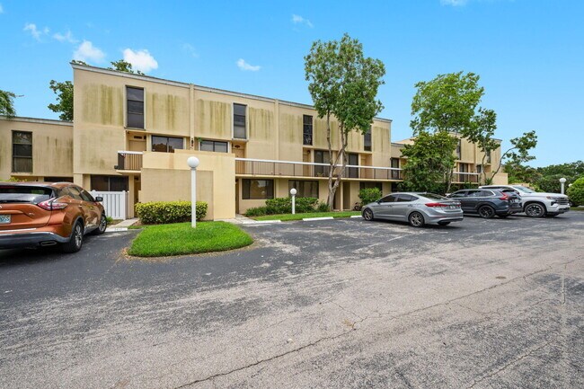 Building Photo - 2800 SW 87th Ave