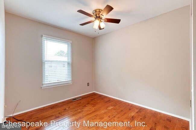 Building Photo - 3 br, 2.5 bath House - 1821 Blue Jay Court