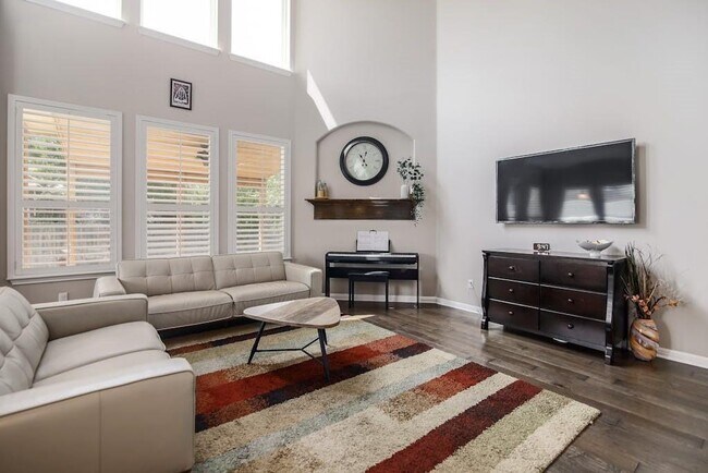 Building Photo - 121 Alondra Way