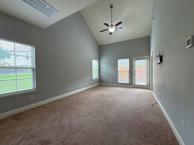 Building Photo - Modern End-Unit Townhome in the Heart of Old Hickory, Wilson County!