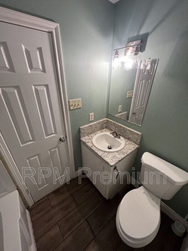 Building Photo - 207 Sinbad St