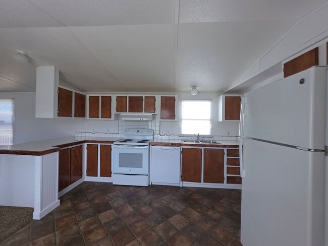 Building Photo - Ready to Move in